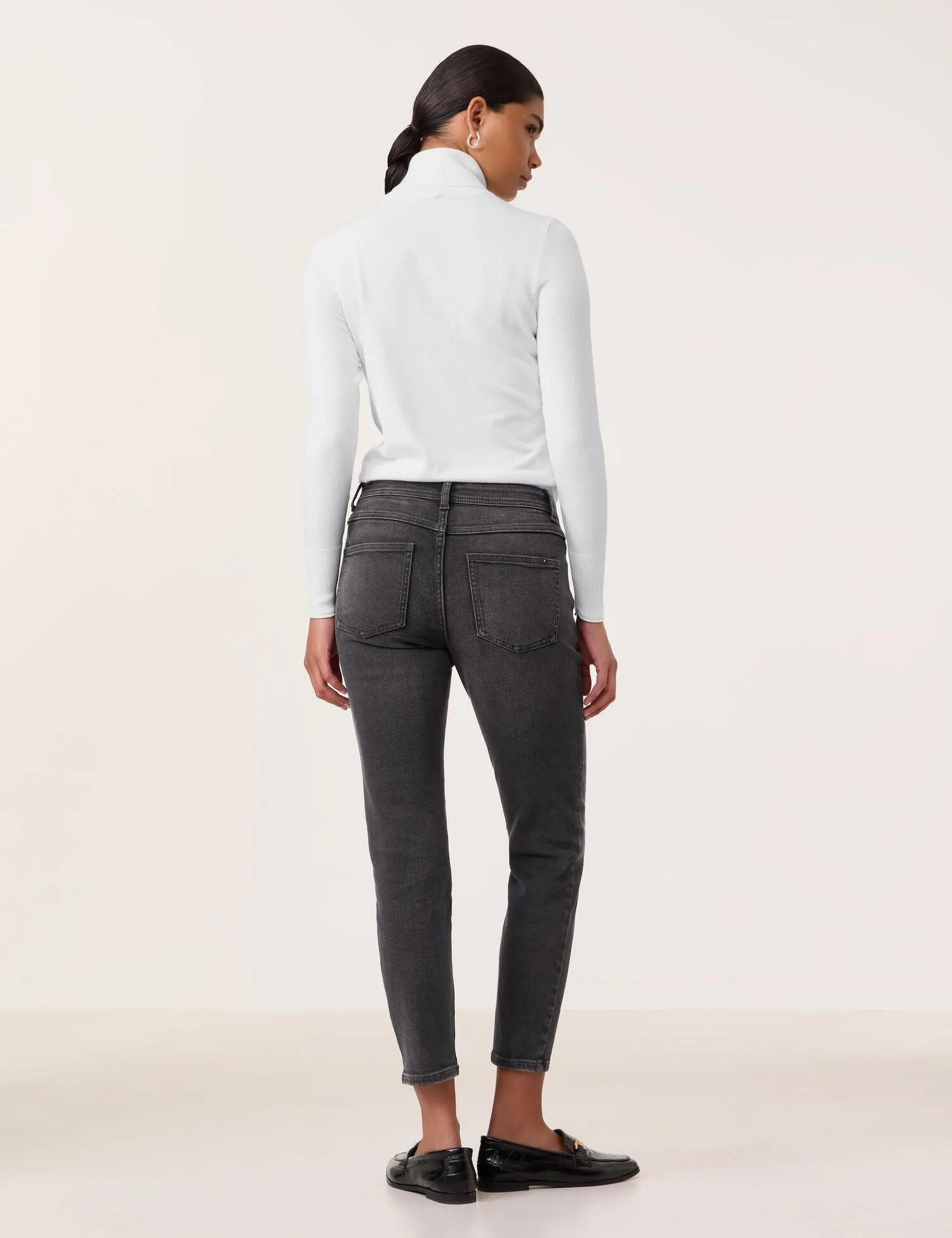 TAIFUN <BR>
7/8-length jeans in a slim fit with stud embellishment <BR>
Grey <BR>
